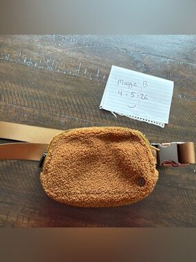 Lululemon Sherpa Belt Bag in Burnt Caramel